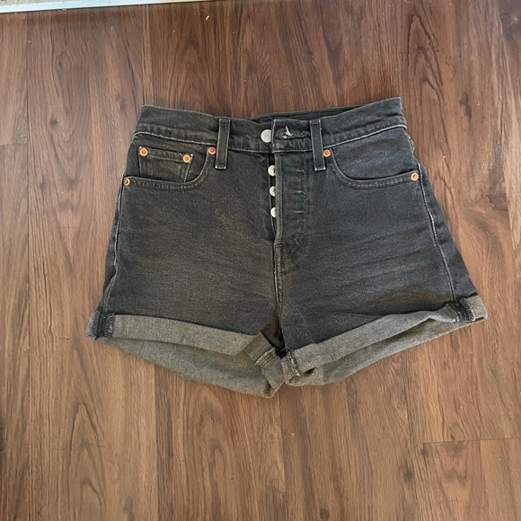 Levi’s shorts - Picture 1 of 3